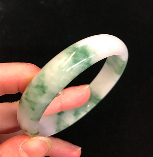 Bracelet jonc jade blanc nuancé de vert D57.5